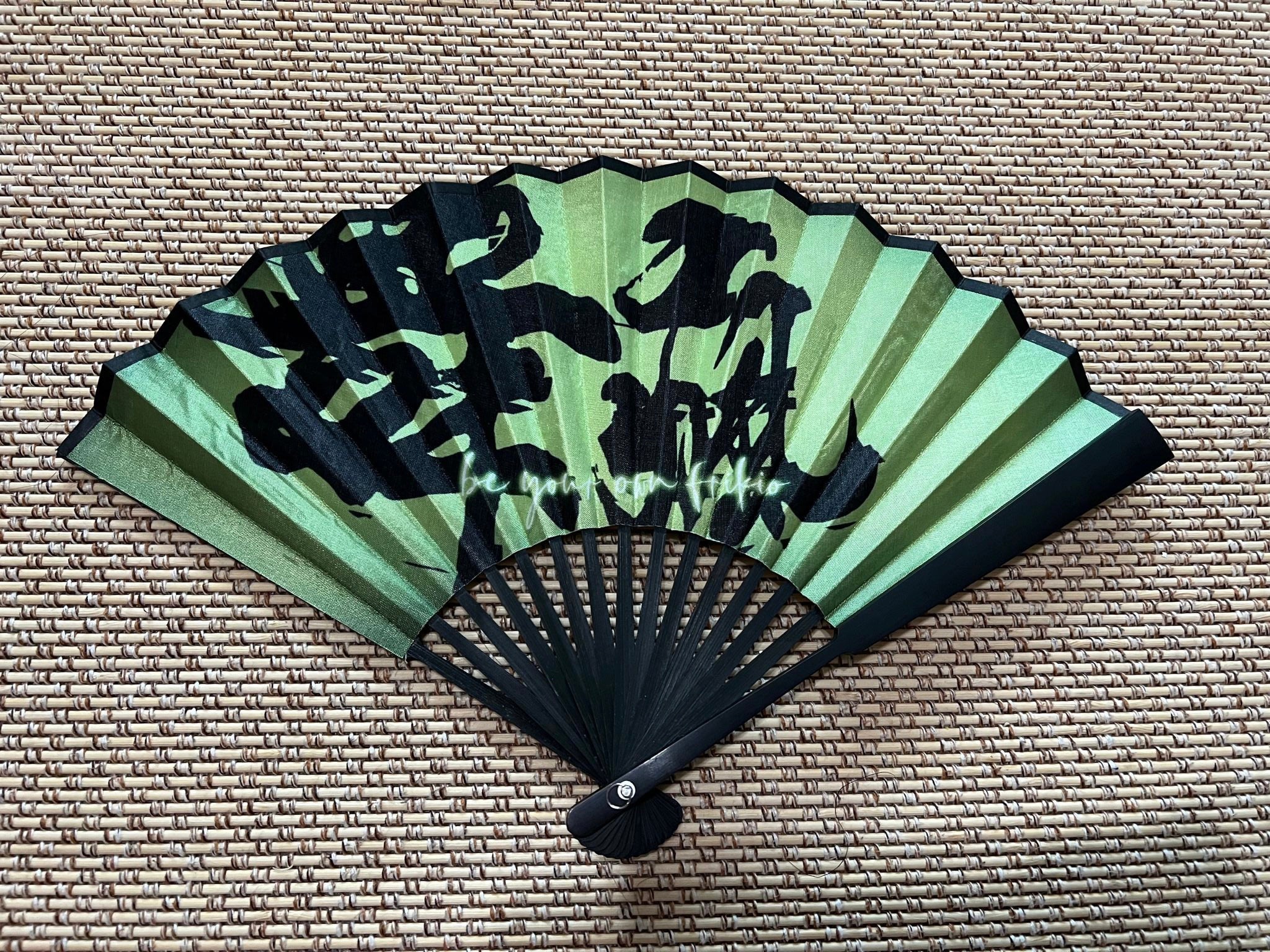 “舞瘋” folding fan