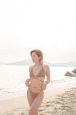 Load image into Gallery viewer, mera.frikio beachside fashion apparel, necklace, waist chain, wacklace, beach girls in Hong Kong, meraki freak, sunset, waterproof accessory
